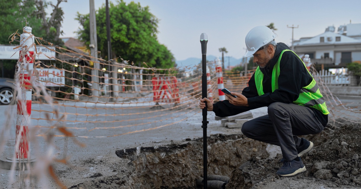 GPSsprejemnik juniper Reach RX terenski zajem RTK podatki