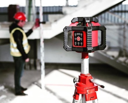Laserski nivelir ADA400HV na gradbi��u