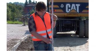 Zlo�ljiv meter in nivelmanska lata v enem