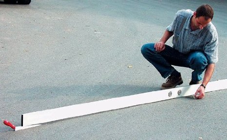 Zlozljiva zidarska letev in merilni klin